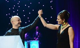 &Scaron;vedijos princesė Victoria apdovanojo homoseksualų ra&scaron;ytoją Joną Gardellą