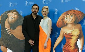 Nicolas Cage'as ir Emma Stone įgarsino linksmą prie&scaron;istorinę &scaron;eimynėlę