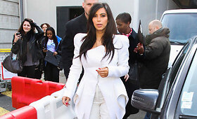 Kūdikio besilaukianti Kim Kardashian Paryžiuje domėjosi mada