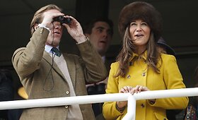 Pippa Middleton į Čeltnamo lenktynes atvyko lydima žavaus bankininko