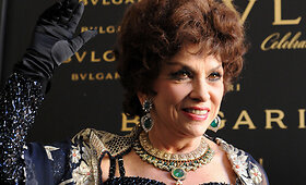 Gina Lollobrigida papuo&scaron;alų kolekciją parduoda labdaros aukcione