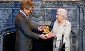 Elizabeth II pagerbta BAFTA apdovanojimu