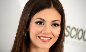 Victoria Justice Holivude pristatė drabužių kolekciją