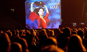 Smuiko virtuozė Vanessa Mae surengė įspūdingą moderniosios klasikos koncertą