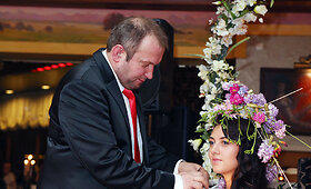 Floristas Modestas Vasiliauskas kūrė &scaron;ukuoseną i&scaron; tūkstančių hiacintų žiedų
