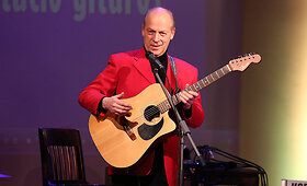 Kauno ceremonmeisterio Kęstučio Ignatavičiaus rankose vėl atgijo gitara