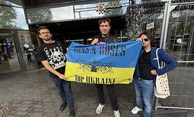 &bdquo;Guns N&rsquo; Roses&ldquo; gerbėjai laukė i&scaron;vykstančių grupės narių