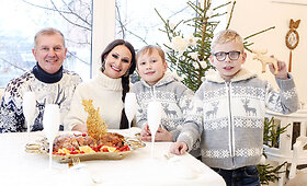 Inga Budrienė &scaron;ventėms namus papuo&scaron;ė baltais mezginiais