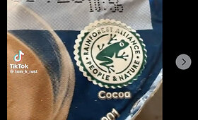 Internete aiškinama, esą lipduku su varle pažymėti produktai yra pavojingi
