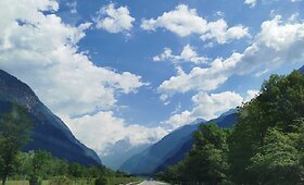Alpėse sninga ir &scaron;iltuoju sezonu, bet apskritai sniego kalnuose mažėja, o tai lemia klimato kaita