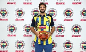 Linas Kleiza pristatytas Stambulo &bdquo;Fenerbahce&ldquo; sirgaliams