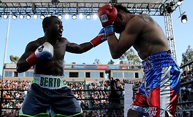 Andre Berto ketvirtajame raunde sutalžė Victorą Ortizą