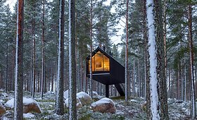 Įspūdingas samių architektūros įkvėptas &bdquo;namelis ant vi&scaron;tos kojelės&ldquo;