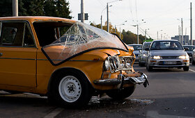Automobilis VAZ Kaune rėžėsi į troleibusą