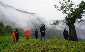 Butano karalius pėsčias keliavo po &scaron;alį, ne&scaron;damas žinią apie būtinybę pasiskiepyti