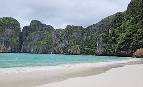 Maya Bay paplūdimys 2021 m. pabaigoje &ndash; praėjus 3 metams po uždarymo