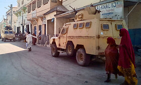 Somalio sostinė pro automobilio langą