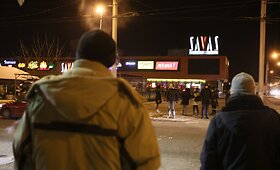 Kauno prekybos centre &bdquo;Savas&ldquo; gautas prane&scaron;imas apie sprogmenį, evakuojami žmonės