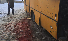 Prorusi&scaron;kų separatistų paleista raketa pataikė į autobusą ir užmu&scaron;ė 10 ukrainiečių