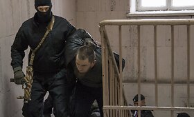 Į teismą atvesti asmenys, įtariami Boriso Nemcovo nužudymu