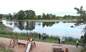 Girdžių užtvankoje &ndash; skenduolis mai&scaron;e su priri&scaron;tu betoniniu bloku