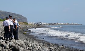 MH370 mįslė: Reunijono saloje rasta dingusio lėktuvo durų dalis?