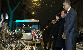 Barackas Obama ir Francois Hollande'as pagerbė Paryžiaus atakų aukas