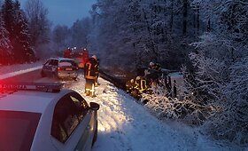 &Scaron;ilutės rajone nuo nevalyto kelio į griovį nučiuožė pienvežis