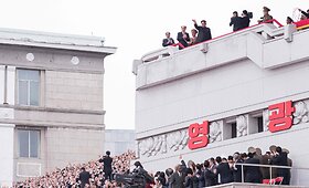 Naują titulą gavęs Kim Jong Unas vadovavo dideliam paradui Pchenjane