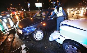 Policininkė su tarnybiniu automobiliu Vilniuje sukėlė avariją