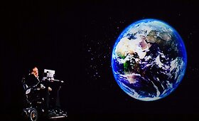 Stephenas Hawkingas Honkonge pasirodė kaip holograma