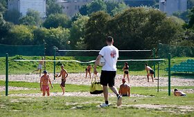 Prie &bdquo;Žalgirio&ldquo; arenos Kaune atidarytas paplūdimio tinklinio aik&scaron;tynas