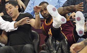 NBA naktis: LeBrono skrydis į sirgalius, kova su Kevinu Durantu ir 35 Jeremy Lino ta&scaron;kai