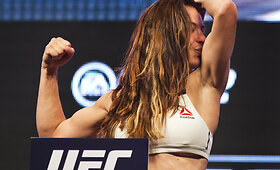 Holly Hom ir Miesha Tate svėrimas prie&scaron; kovą