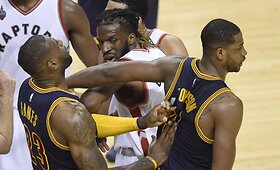 LeBronui Jamesui netyčia trenkė komandos draugas