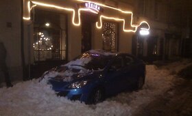 Vilniuje nuo stogo krintantis sniegas suniokojo automobilį (nuotraukos) galerija