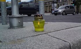 Užkeiktoje sankryžoje prie Seimo dega žvakė galerija