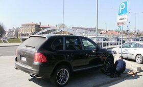 Įžūlaus &bdquo;Porsche&ldquo; priverstinis nuvežimas galerija
