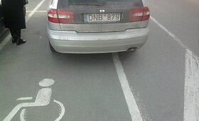 Automobilio statymo ypatumai neįgaliųjų zonoje galerija
