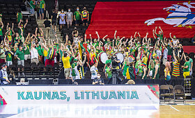 Trispalvės nudažė &bdquo;Žalgirio&ldquo; arenos tribūnas