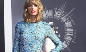 Geriausiai besirengiančia garsenybe i&scaron;rinkta Taylor Swift mėgsta puo&scaron;tis