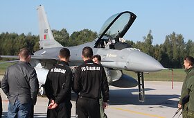 &bdquo;&Scaron;iaulių&ldquo; futbolininkai &ndash; NATO oro bazėje Zokniuose