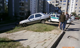Girta vairuotoja Vilniuje apdaužė tris automobilius