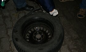 Atsarginėje automobilio padangoje pareigūnai aptiko narkotikų