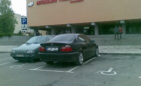 Kaip prie Antakalnio poliklinikos automobilius stato &bdquo;invalidai&ldquo;... galerija