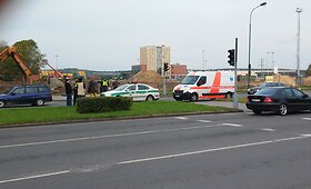 Klaipėdoje nedrausmingą dviratininką partrenkė net du automobiliai
