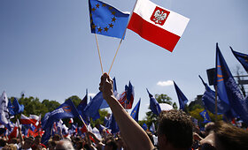 Var&scaron;uvoje prasidėjo didelė protesto prie&scaron; konservatorių vyriausybę demonstracija