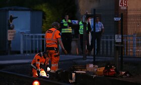 Prancūzijoje traukinys pervažiavo automobilį