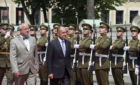 Juozas Olekas susitiko su Armėjinos gynybos ministru