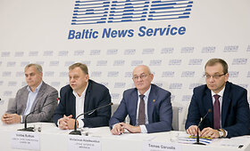 Spaudos konferencija &bdquo;Skubomis įvedamos mokesčių reformos gresia vežėjų bankrotais&ldquo;